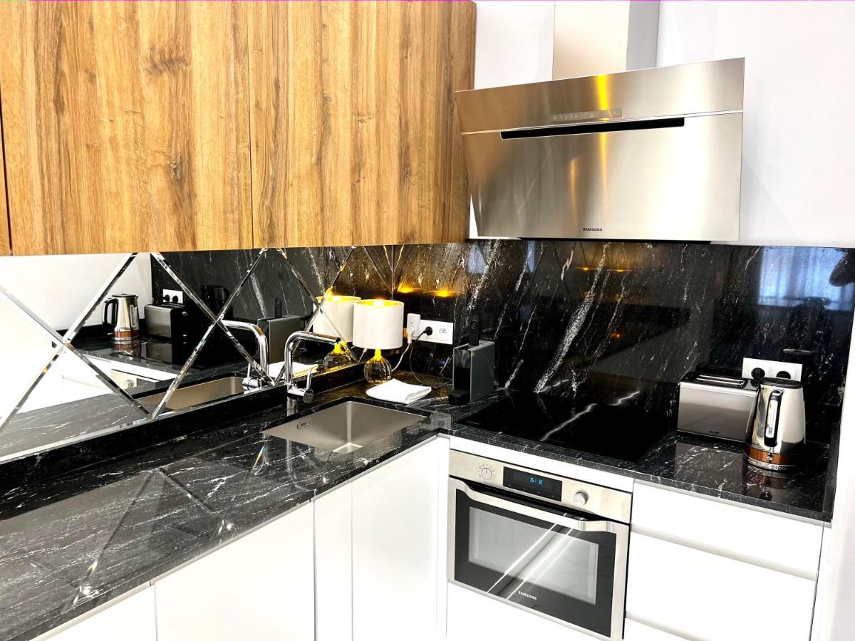 Luxury Apartments Mondrian Market Square III 바르샤바 외부 사진